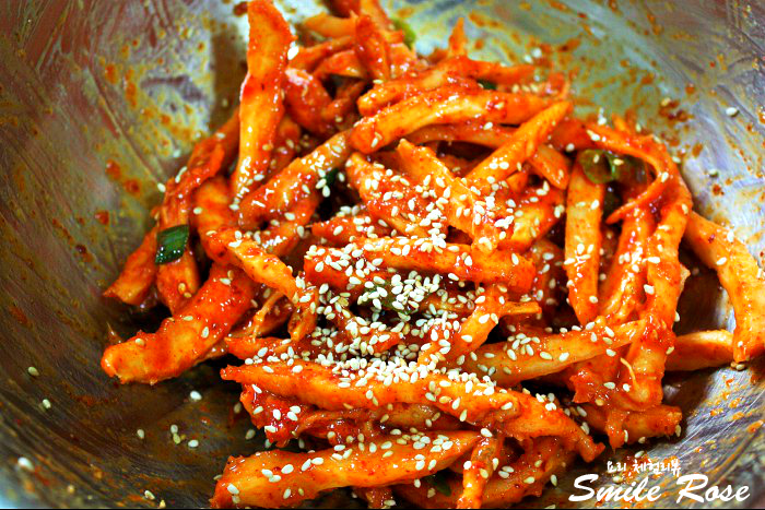 더덕무침~텃밭에서 캔 아삭한 더덕과 더덕잎무침 - 10만개의 레시피, 메뉴판키친 요리판